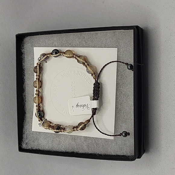 Macramé Adjustable 'Friendship Style' Bracelet - Picture 5 of 5